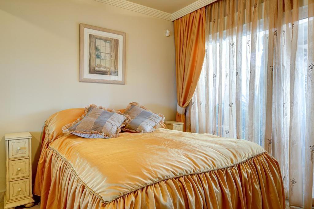 Frontline Beach Apartment - Sinfonia Del Mar Estepona Bagian luar foto